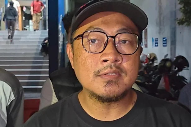 Korban penipuan Hanania Travel, Joko (47) melaporkan dugaan penipuan ke Polda Metro Jaya. (Sumber: Owrite/Rahmat Baihaqi)