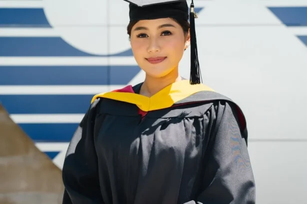 Wisuda Erina Gudono