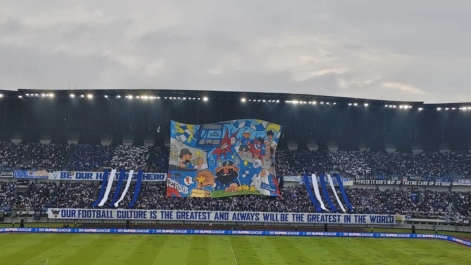 Persib Bandung dan Bobotoh Rayakan Gelar Ketiga Beruntun. (Sumber: Owrite/Hadi Febriansyah)