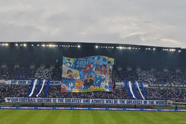 Persib Bandung dan Bobotoh Rayakan Gelar Ketiga Beruntun. (Sumber: Owrite/Hadi Febriansyah)