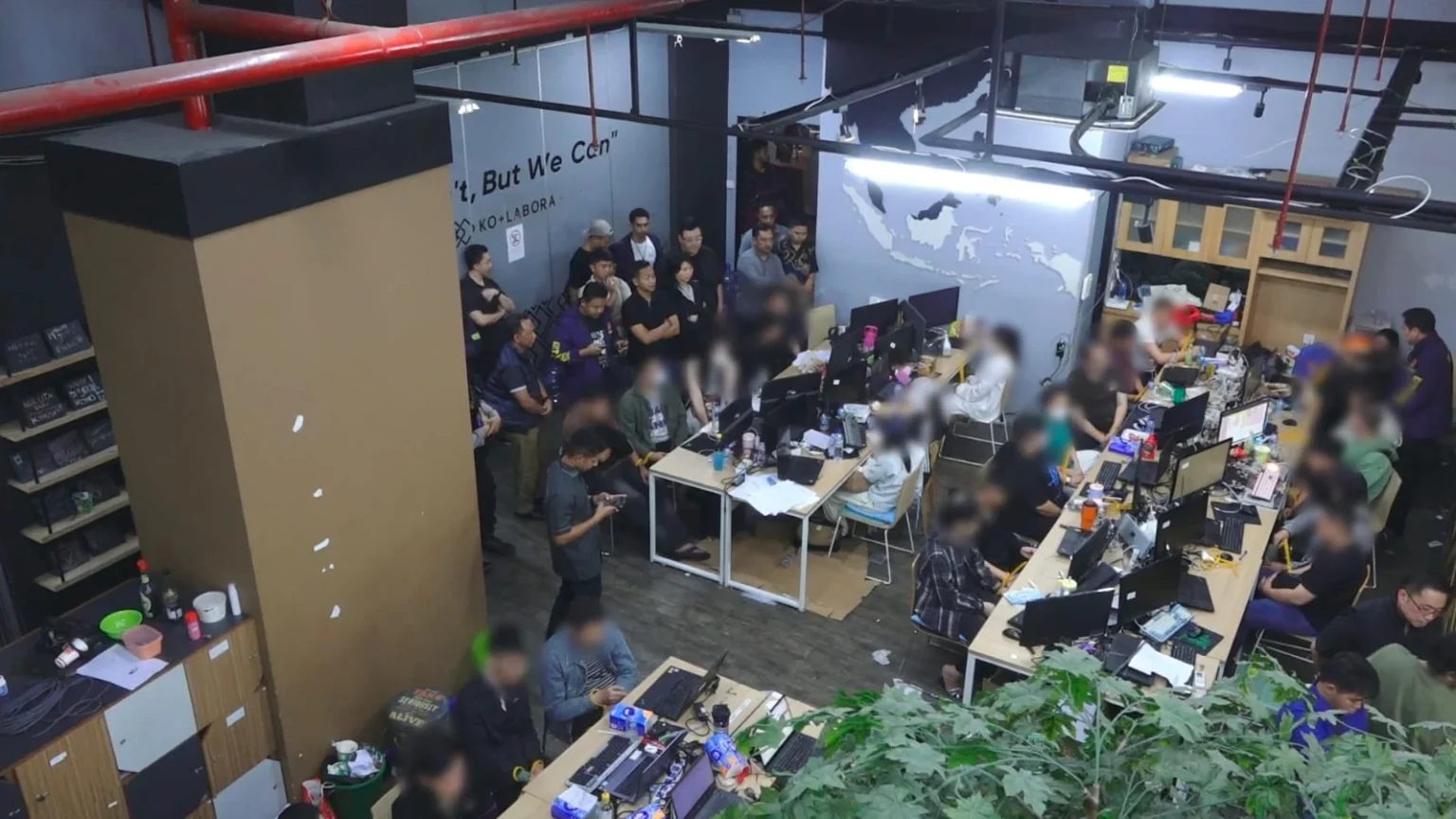 Suasana di lokasi perkantoran di Hayam Wuruk, Jakarta Barat, yang dijadikan tempat operasi judol jaringan internasional.