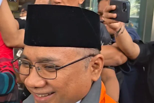 KPK kembali memperpanjang masa penahanan Eks Menag Yaqut Cholil Qoumas setelah menjalani pemeriksaan 
