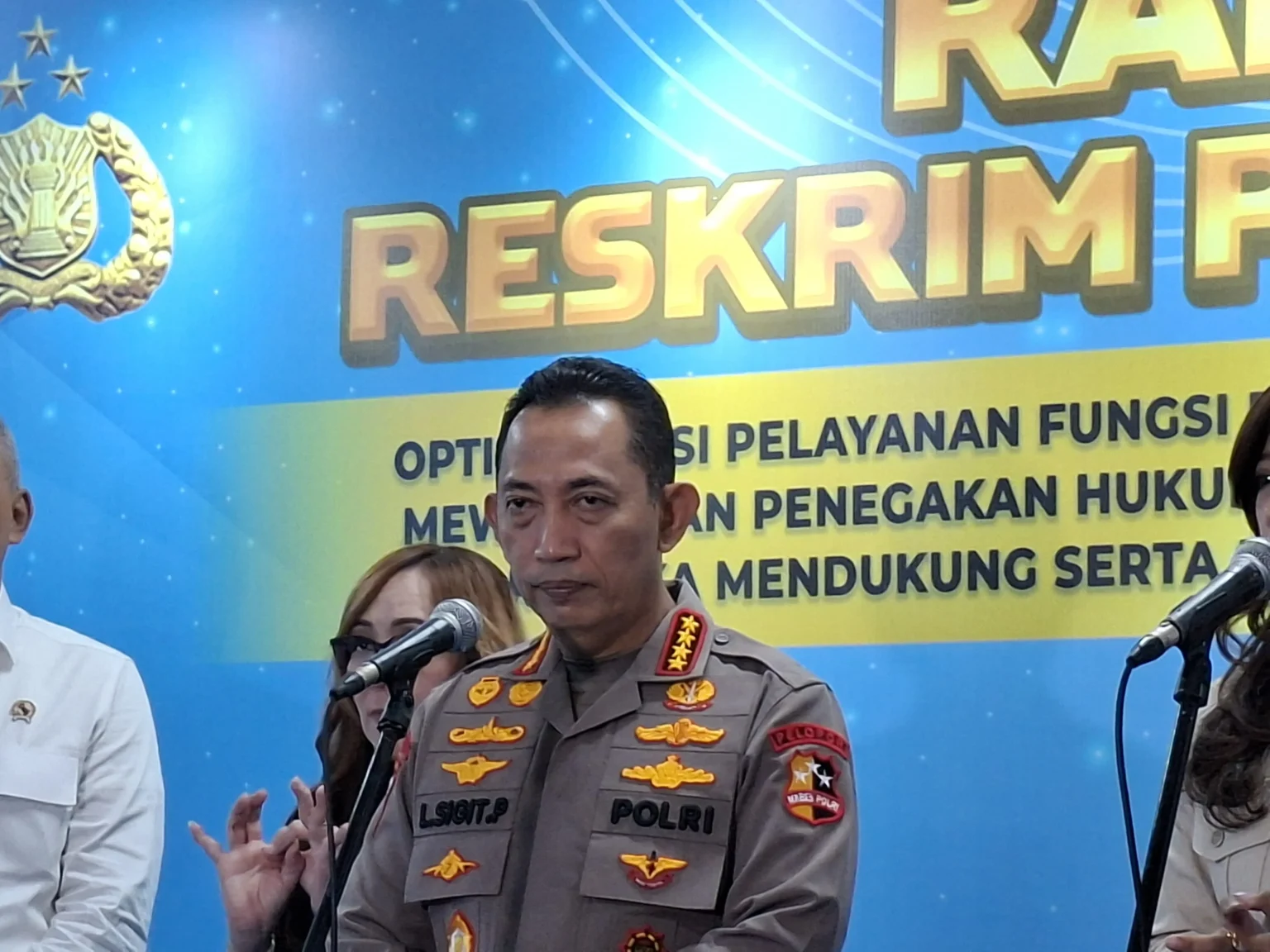 Kapolri Sigit mengatakan ada fenomena celah hukum baru akibat eskalasi global saat ini.
