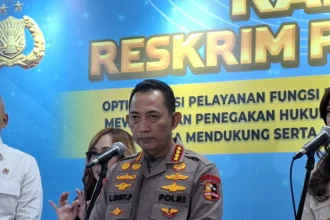 Kapolri Sigit mengatakan ada fenomena celah hukum baru akibat eskalasi global saat ini.