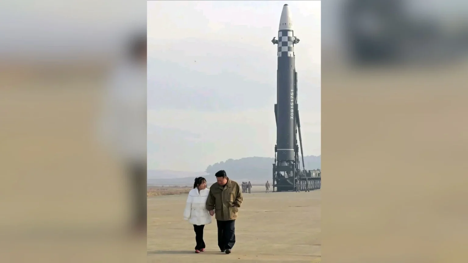 Pemimpin Korea Utara Kim Jong Un kembali terlihat didampingi putrinya, Kim Ju-ae, mengawasi uji coba peluncuran rudal balistik taktis. (Sumber: istimewa)