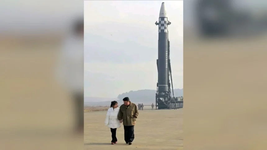 Pemimpin Korea Utara Kim Jong Un kembali terlihat didampingi putrinya, Kim Ju-ae, mengawasi uji coba peluncuran rudal balistik taktis. (Sumber: istimewa)