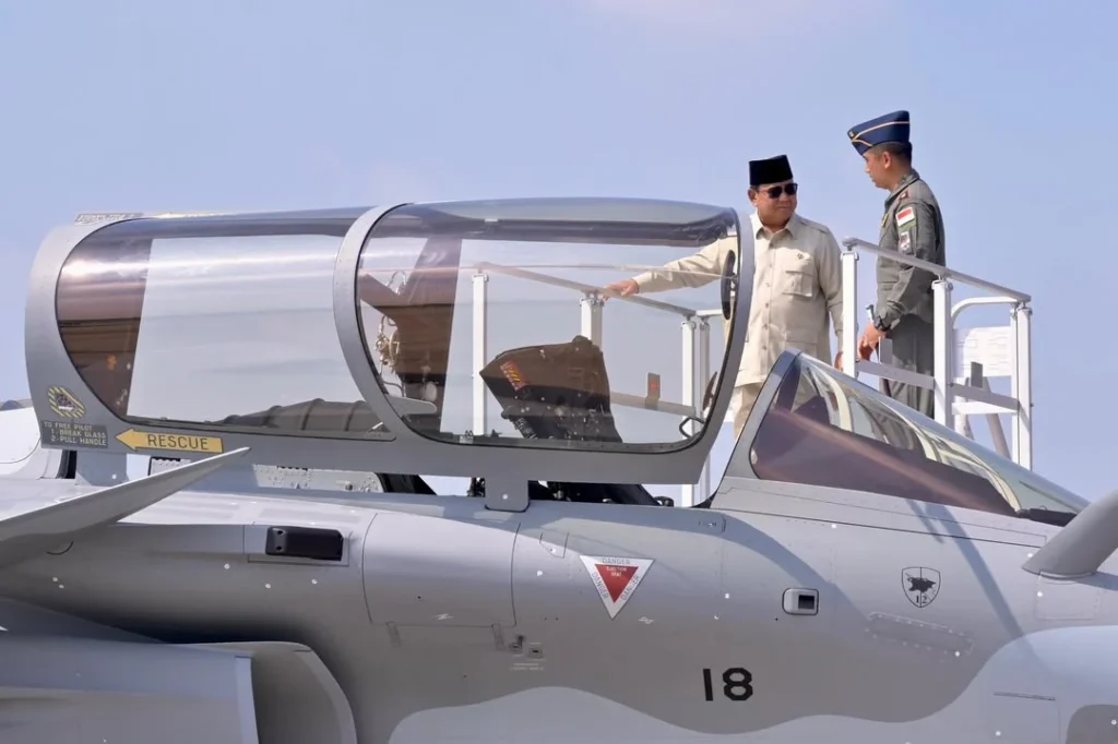Presiden Prabowo Subianto cek Jet Tempur Rafael. (Sumber: IG Sekretariat Kabinet)