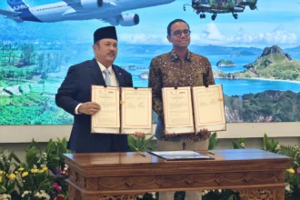 Joint Declaration of Intent (JDI) oleh Menteri PPN/Kepala Bappenas Rachmat Pambudy dan Presiden Airbus Asia-Pacific Anand Stanley di Kantor Bappenas, Jakarta. (Sumber: Humas Bappenas)