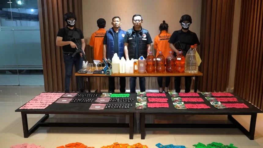 Hasil pengungkapan narkotika jenis etomidate di kawasan Puri Mansion, Jakarta Barat.