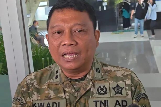 Oditur Militer II-07 Letkol CHK Mohammad Iswadi menjelaskan tidak bisa melihat langsung kondisi Wakil Koordinator Kontras Andrie Yunus di RSCM.