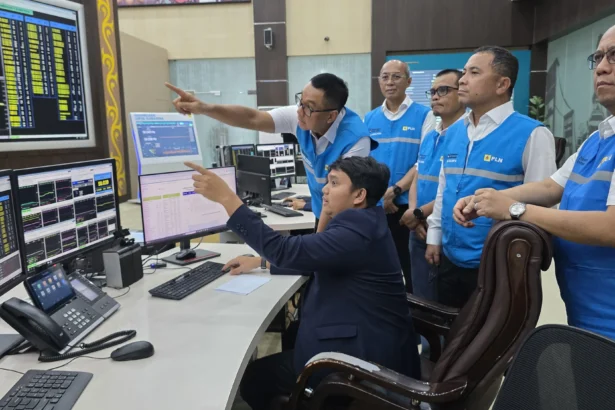 Pegawal PT PLN (Persero).