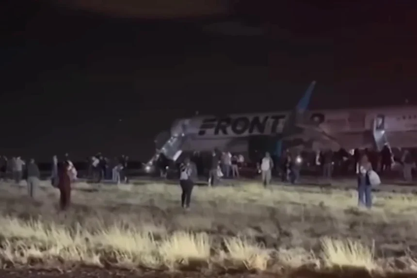 Situasi usai penyusup di Bandara Colorado tertabrak pesawat.