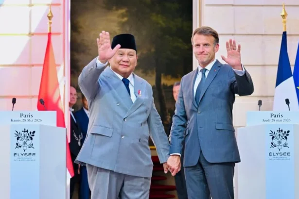 Presiden Republik Indonesia Prabowo Subianto melaksanakan pernyataan pers bersama Presiden Republik Prancis Emmanuel Macron dalam rangkaian kunjungan kenegaraan di Istana Élysée, pada Kamis, 28 Mei 2026.