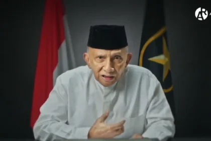 Tangkapan layar video Amien Rais yang viral usai tanggapi kedekatan Presiden Prabowo dan Teddy Indra Wijaya. (Foto X/@Korban Ceklist Satu)