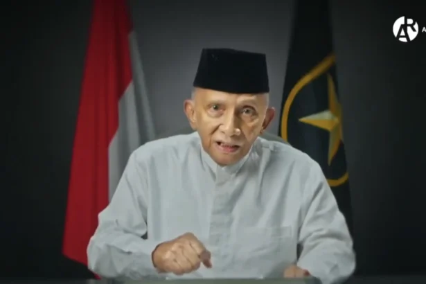 Tangkapan layar video Amien Rais yang viral usai tanggapi kedekatan Presiden Prabowo dan Teddy Indra Wijaya. (Foto X/@Korban Ceklist Satu)