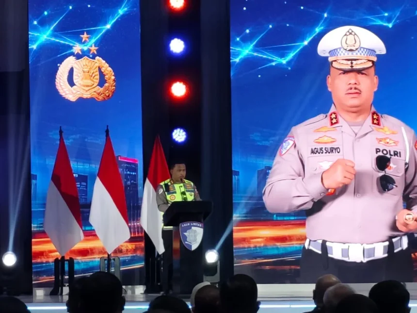 Kakorlantas Irjen Pol Agus Suryonugroho mengatakan pihaknya telah memberikan pelatihan terhadap 1.000 sopir taksi Green SM.