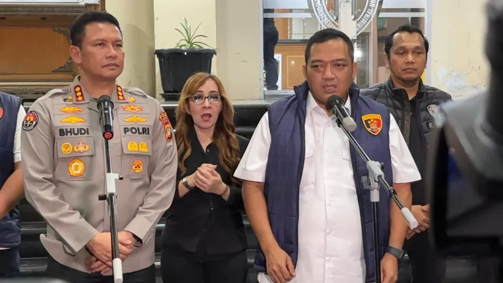 Tim Pemburu Begal Polda Metro Jaya meringkus delapan pelaku tindak kiriminal di wilayah Ibu Kota.