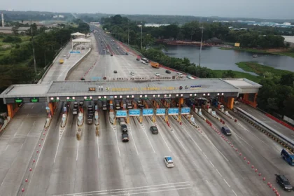 Suasana Gerbang Tol Cikampek Utama 2.