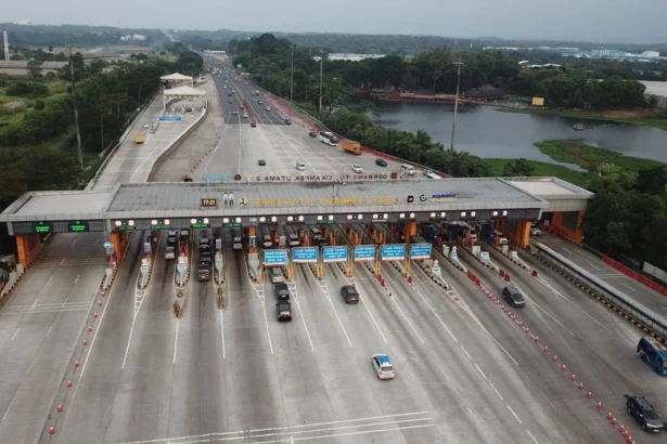 Suasana Gerbang Tol Cikampek Utama 2.