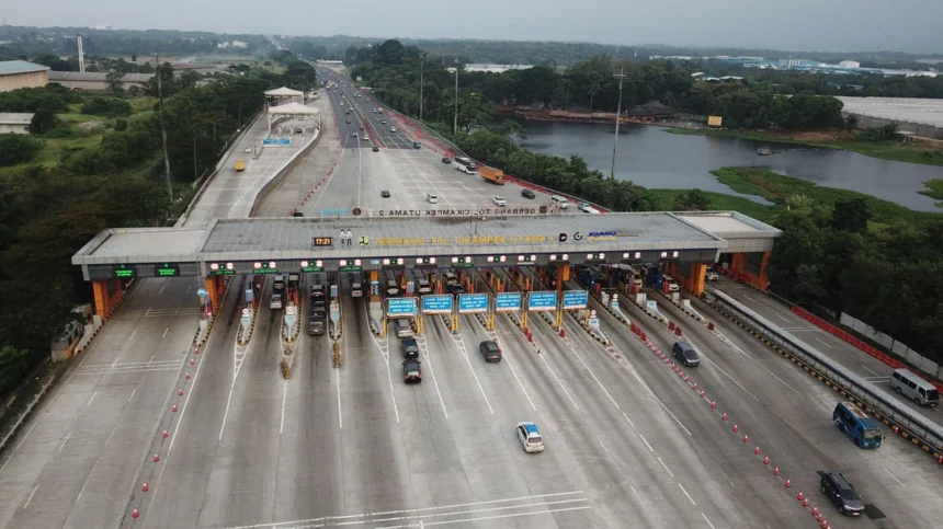 Suasana Gerbang Tol Cikampek Utama 2.