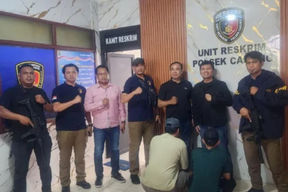 Satres Resmob Bareskrim Polri mencokok dua pelaku penyekapan, penculikan, dan penganiayaan korban di sebuah showroom motor di kawasan Jakarta Timur.