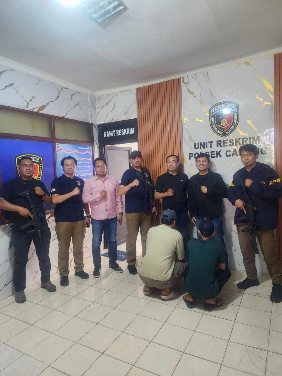 Satres Resmob Bareskrim Polri mencokok dua pelaku penyekapan, penculikan, dan penganiayaan korban di sebuah showroom motor di kawasan Jakarta Timur.