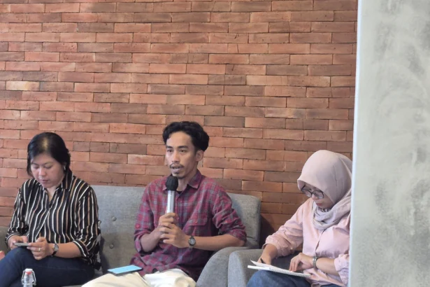 Diskusi WALHI soal pembukaan lahan oleh PT Toba Pulp Lestari, yang menyebabkan kerusakan ekologis serius di kawasan Tapanuli.
