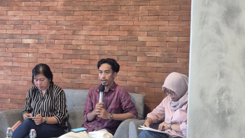 Diskusi WALHI soal pembukaan lahan oleh PT Toba Pulp Lestari, yang menyebabkan kerusakan ekologis serius di kawasan Tapanuli.