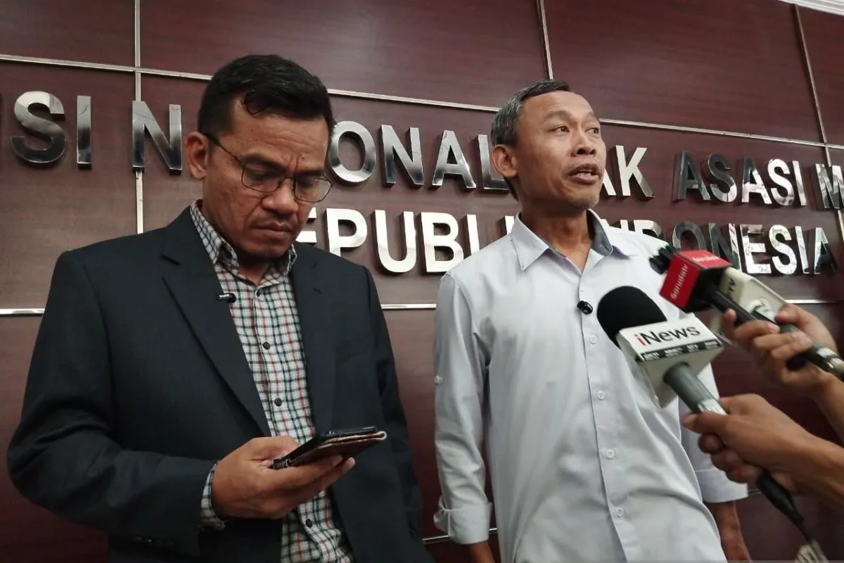 Komisioner Pemantauan dan Penyelidikan Komisi Nasional Hak Asasi Manusia (Komnas HAM) Saurlin P. Siagian (kiri) dan Koordinator Subkomisi Penegakan HAM sekaligus Komisioner Mediasi Komnas HAM Pramono Ubaid Tanthowi (kanan).