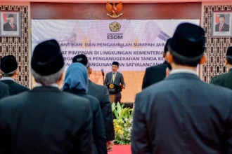 Menteri ESDM, Bahlil Lahadalia melantik 19 pejabat di Kementerian ESDM. (Sumber: Humas ESDM)