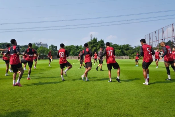 Persija melakukan latihan jelang lawan Persib di Persija Training Ground, Sawangan, Kamis 7 Mei 2026