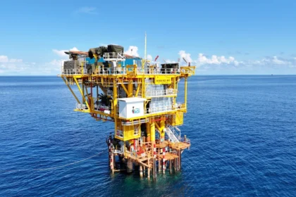 Pengeboran minyak lepas pantai milik PHI. (Sumber: Dok. Pertamina)