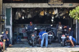 Dolar naik, harga spare parte menjerit