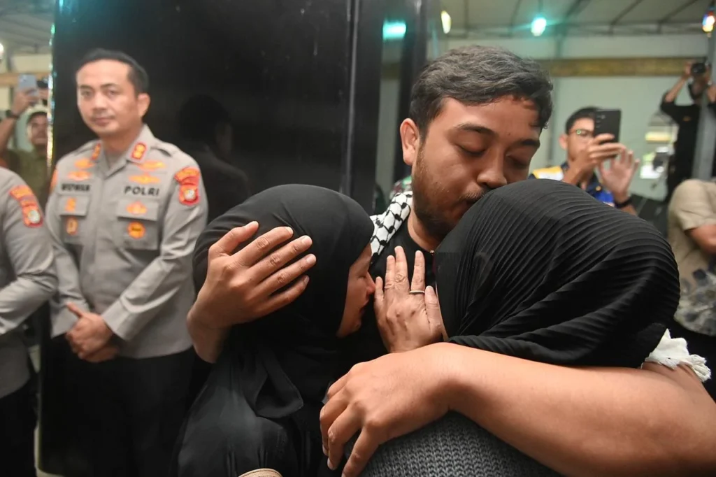 WNI yang kembali ke tanah air setelah sebelumnya sempat disandera oleh tentara Israel, disambut haru oleh keluarga