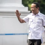 Menteri ESDM Bahlil Lahadalia berjalan masuk Istana Merdeka di Kompleks Istana Kepresidenan, Jakarta, Kamis (16/4/2026). Menteri ESDM melaporkan hasil pertemuan dengan utusan khusus Presiden Rusia Vladimir Putin dan Menteri ESDM Rusia kepada Presiden Prabowo Subianto, antara lain mengenai Indonesia akan mendapat pasokan minyak mentah Rusia serta kerja sama pembangunan infrastruktur strategis untuk meningkatkan cadangan dan ketahanan energi nasional.