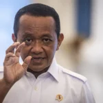 Menteri ESDM Bahlil Lahadalia menjawab pertanyaan wartawan di Istana Merdeka, Kompleks Istana Kepresidenan, Jakarta, Kamis (16/4/2026). Menteri ESDM melaporkan hasil pertemuan dengan utusan khusus Presiden Rusia Vladimir Putin dan Menteri ESDM Rusia kepada Presiden Prabowo Subianto, antara lain mengenai Indonesia akan mendapat pasokan minyak mentah Rusia serta kerja sama pembangunan infrastruktur strategis untuk meningkatkan cadangan dan ketahanan energi nasional.