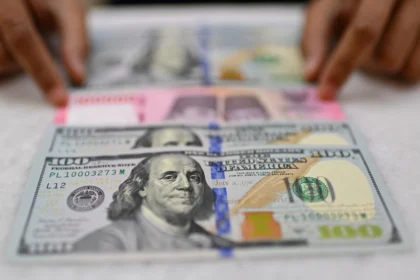 Nilai tukar rupiah terhadap dolar AS pada penutupan perdagangan Selasa (12/5) melemah 115 poin atau 0,66 persen menjadi Rp17.529 per dolar AS. (Sumber: Antara Foto/Indrianto Eko Suwarso/kye)