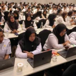 Sejumlah peserta mengikuti pelatihan manajemen guru dan kepala Sekolah Rakyat di Cibinong, Kabupaten Bogor, Jawa Barat