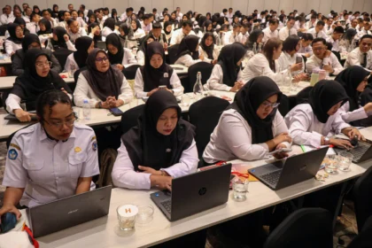 Sejumlah peserta mengikuti pelatihan manajemen guru dan kepala Sekolah Rakyat di Cibinong, Kabupaten Bogor, Jawa Barat
