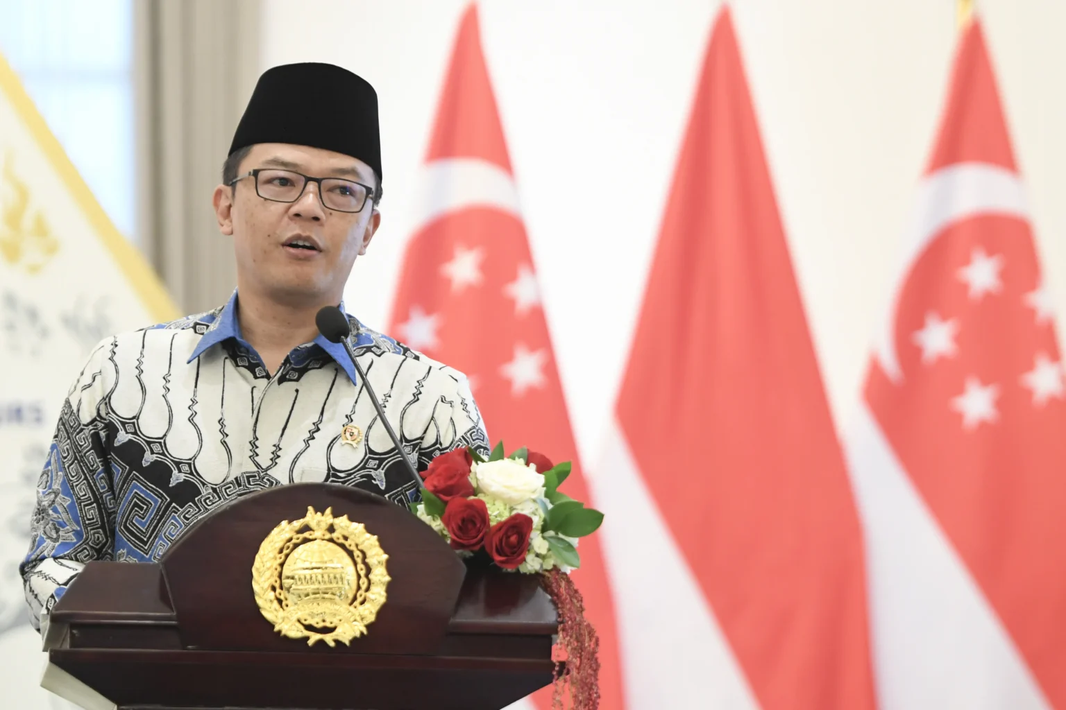 Menteri Luar Negeri Sugiono menyampaikan keterangan pers saat melakukan pertemuan bilateral dengan Menteri Luar Negeri Singapura Vivian Balakrishnan di Gedung Pancasila, Kementerian Luar Negeri, Jakarta, Selasa (12/5/2026). Pertemuan tersebut membahas penguatan kerja sama strategis kedua negara, mulai dari investasi, ekonomi digital, transisi energi, hingga kerja sama ASEAN.