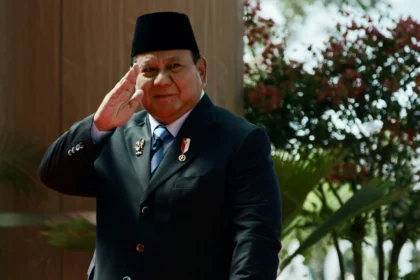 Presiden Prabowo Subianto tiba di Mactan Expo untuk menghadiri sesi pleno KTT ke-48 ASEAN di Cebu, Filipina, Jumat (8/5/2026). KTT ASEAN tersebut membahas tiga prioritas utama di tengah situasi geopolitik akibat konflik di Timur Tengah, yakni keamanan energi kawasan, stabilisasi ketahanan pangan, dan perlindungan warga negara ASEAN.