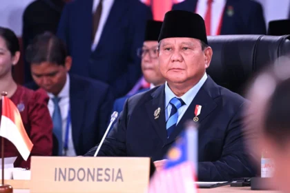 Presiden Prabowo Subianto mengikuti sesi pleno Konferensi Tingkat Tinggi (KTT) ke-48 ASEAN di Mactan Expo, Cebu, Filipina, Jumat (8/5/2026). Presiden Prabowo menegaskan bahwa ASEAN harus tetap menjadi jangkar stabilitas kawasan di tengah meningkatnya dinamika geopolitik global melalui penguatan solidaritas dan kerja sama antarnegara.
