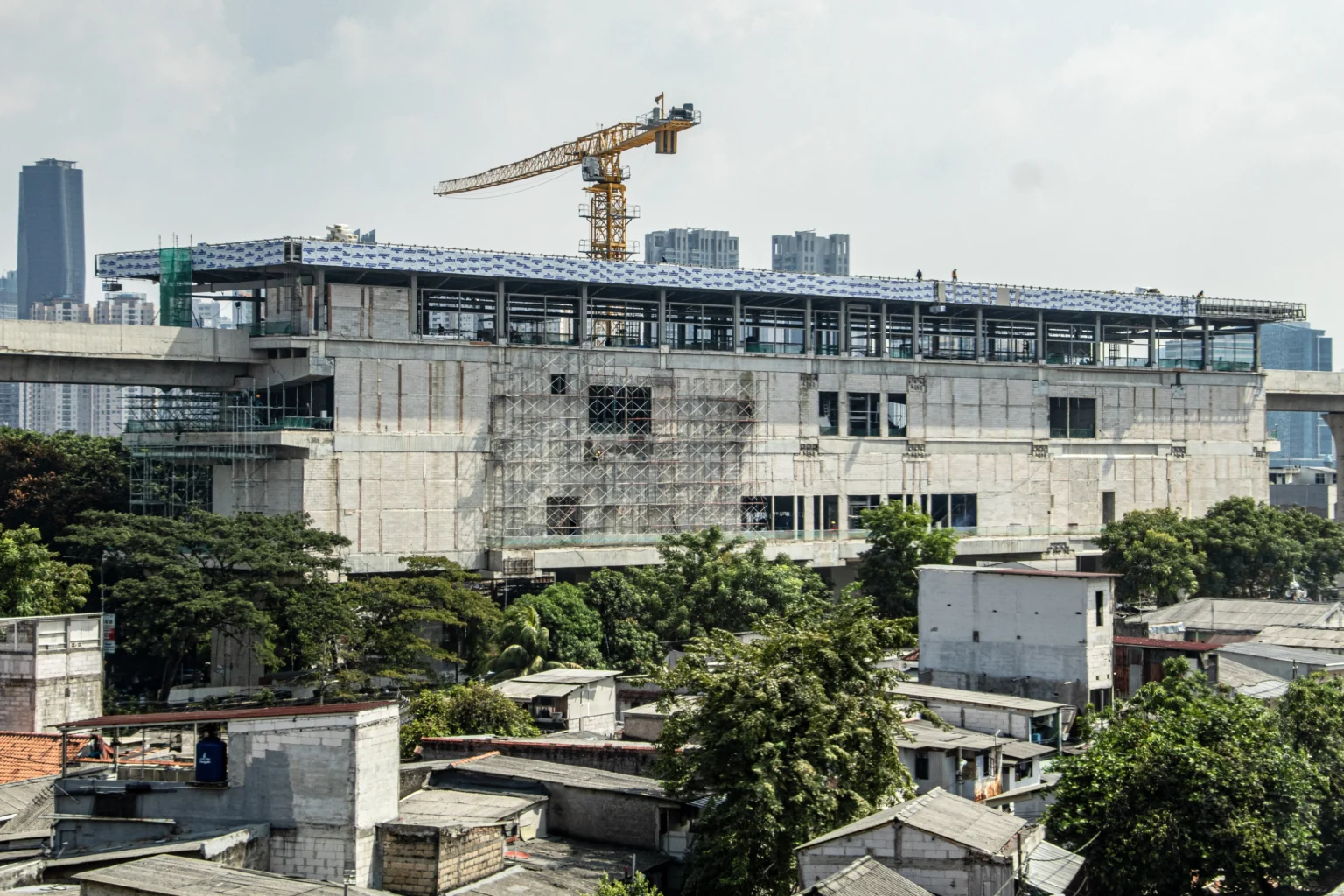 Suasana proyek pembangunan Light Rail Transit (LRT) Jakarta Fase 1B di kawasan Manggarai, Jakarta, Rabu (29/4/2026). PT Waskita Karya (Persero) Tbk mencatat progres pembangunan LRT Jakarta Fase 1B Velodrome-Manggarai hingga April 2026 telah mencapai 91,82 persen.