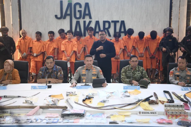 Polda Metro Jaya bersama polres jajaran mengungkap 127 laporan polisi terkait kejahatan jalanan pada periode 1 Mei hingga 22 Mei 2026 serta menetapkan 173 tersangka.