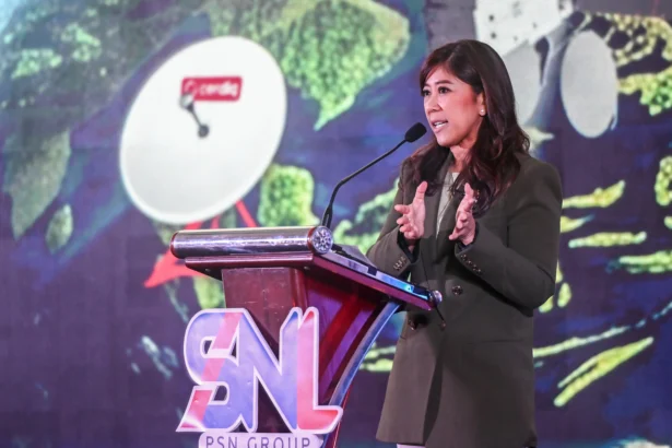 Menteri Komunikasi dan Digital (Menkomdigi) Meutya Hafid menyampaikan sambutan dalam acara Satelit Nusantara Lima Resmi Beroperasi di Jakarta