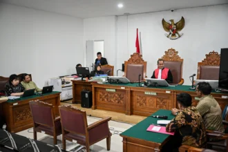 Hakim tunggal Suparna memimpin sidang perdana praperadilan terkait kasus penyiraman air keras kepada aktivis KontraS Andrie Yunus di Pengadilan Negeri Jakarta Selatan, Jakarta, Rabu (20/5/2026).