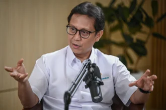 Menteri Kesehatan Budi Gunadi Sadikin menjawab pertanyaan dalam program siniar ANTARA di Kantor Kementerian Kesehatan, Jakarta, Rabu (22/4/2026). Siniar tersebut membahas beberapa isu dan kebijakan Kementerian Kesehatan diantaranya rencana pencantuman label takaran gula, garam, lemak (GGL) pada olahan siap saji atau Nutri-Level serta edukasi tentang isu kesehatan mental.