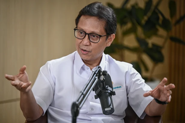 Menteri Kesehatan Budi Gunadi Sadikin menjawab pertanyaan dalam program siniar ANTARA di Kantor Kementerian Kesehatan, Jakarta, Rabu (22/4/2026). Siniar tersebut membahas beberapa isu dan kebijakan Kementerian Kesehatan diantaranya rencana pencantuman label takaran gula, garam, lemak (GGL) pada olahan siap saji atau Nutri-Level serta edukasi tentang isu kesehatan mental.