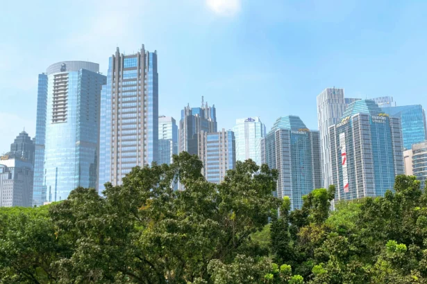 Gedung Perkantoran di SCBD Jakarta. (Sumber: Unsplash/Bayu Syaits)