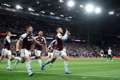 Selebrasi pemain Aston Villa usai mencetak gol ke gawang Nothingham Forest